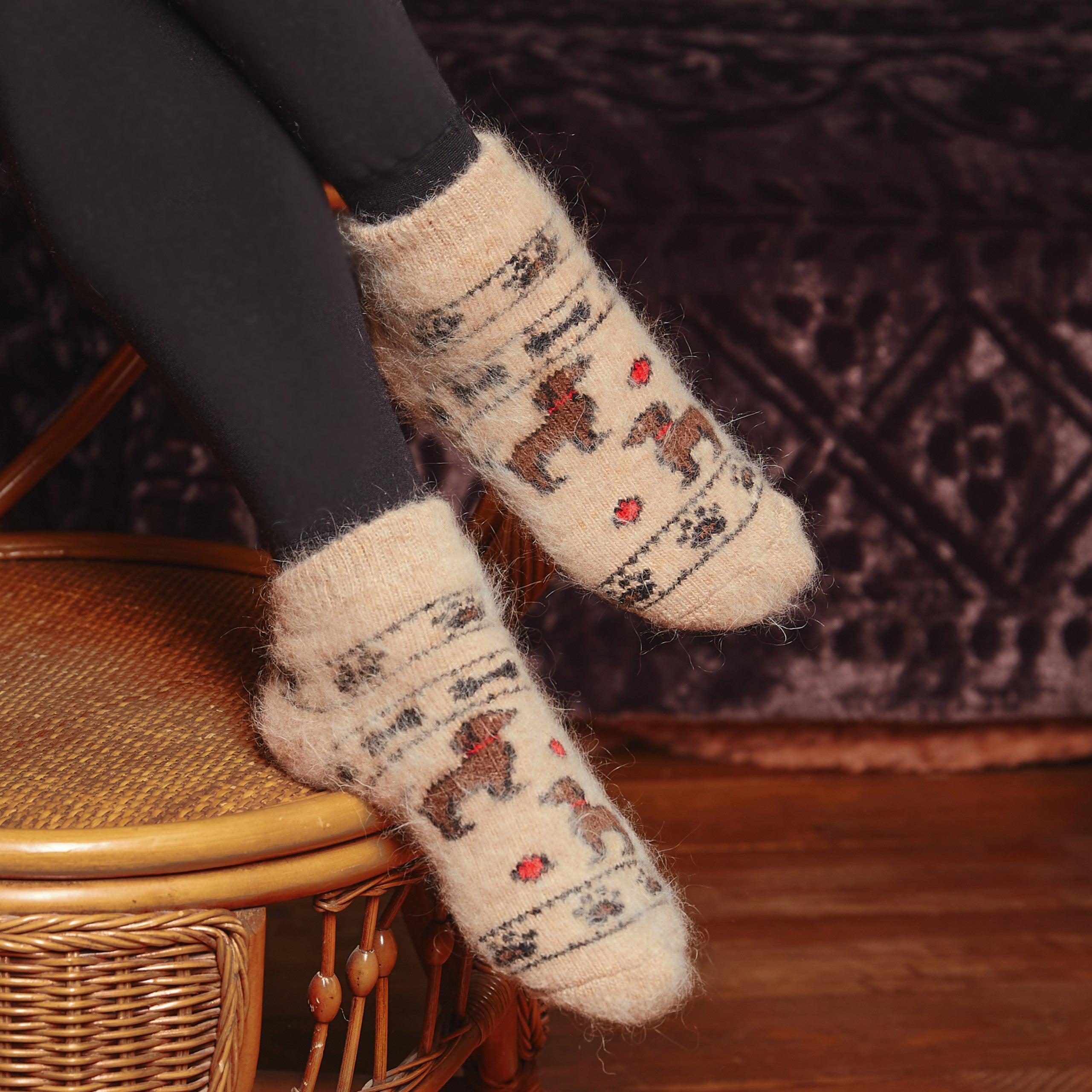 Brown-puppies-beige-wool-socks.jpg
