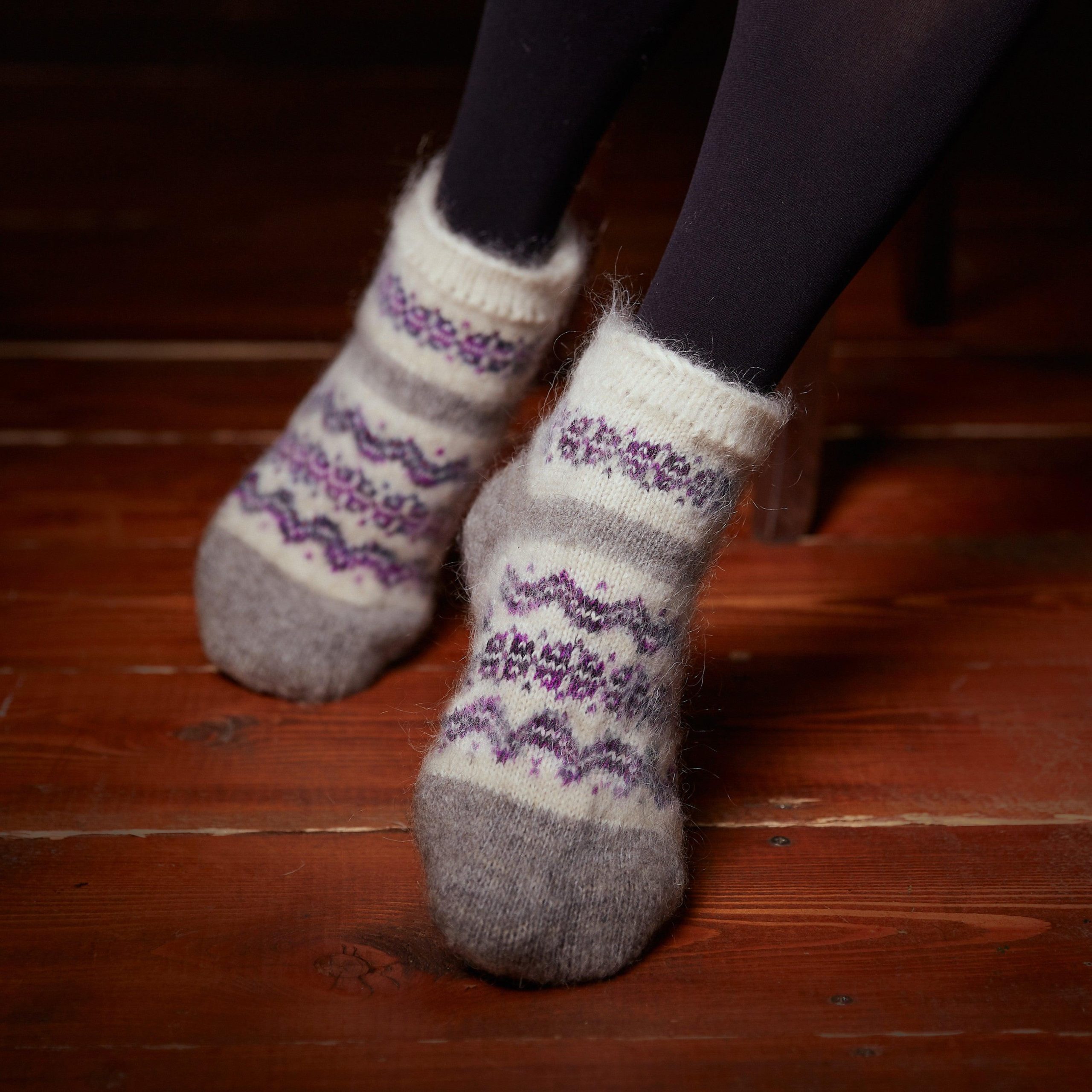 Low-cut-grey-white-purple-socks.jpg