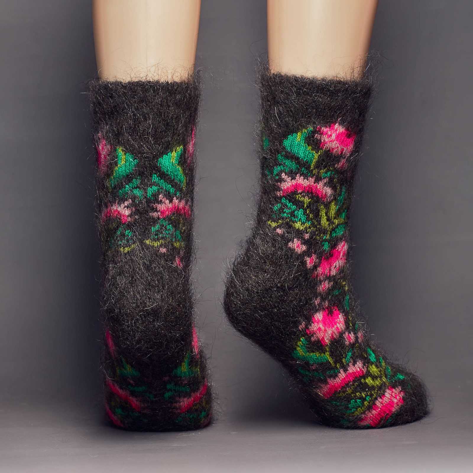 Peonies-crew-goat-warm-socks.jpg