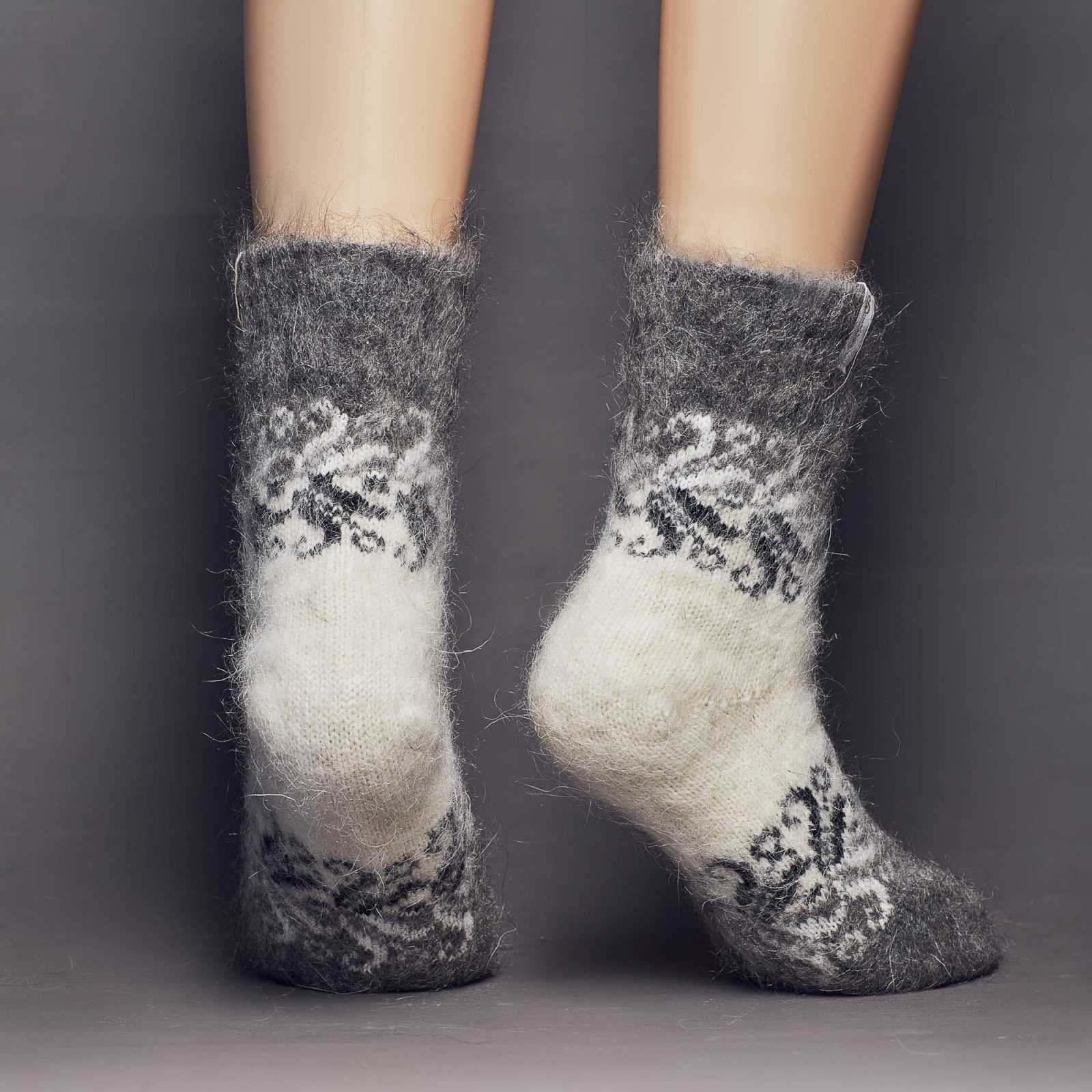 Swirls-grey-white-wool-socks.jpg