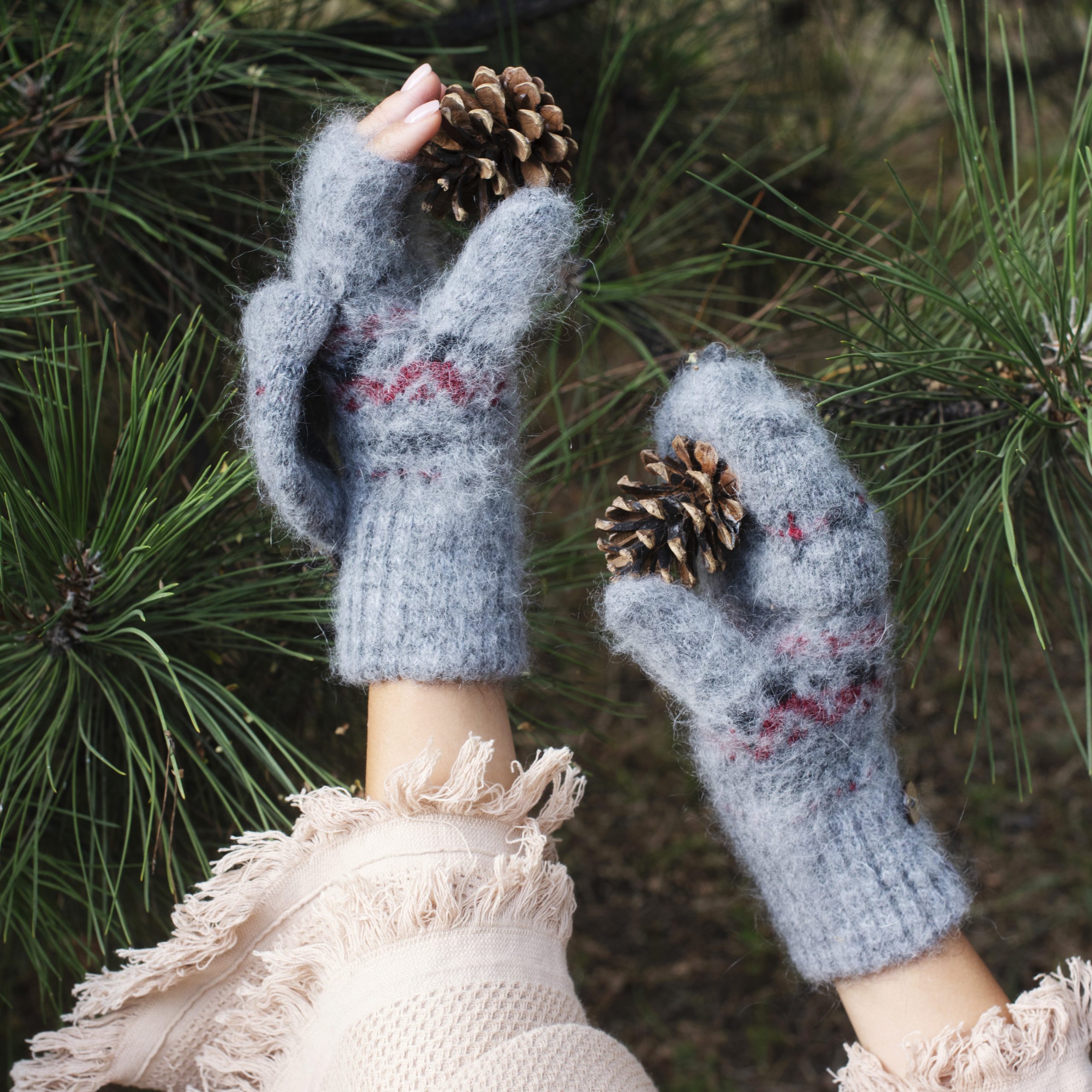 sm-image-107ed055e19faf9a96296933 Women's Geometric Charm Goat Wool Mitten Gloves