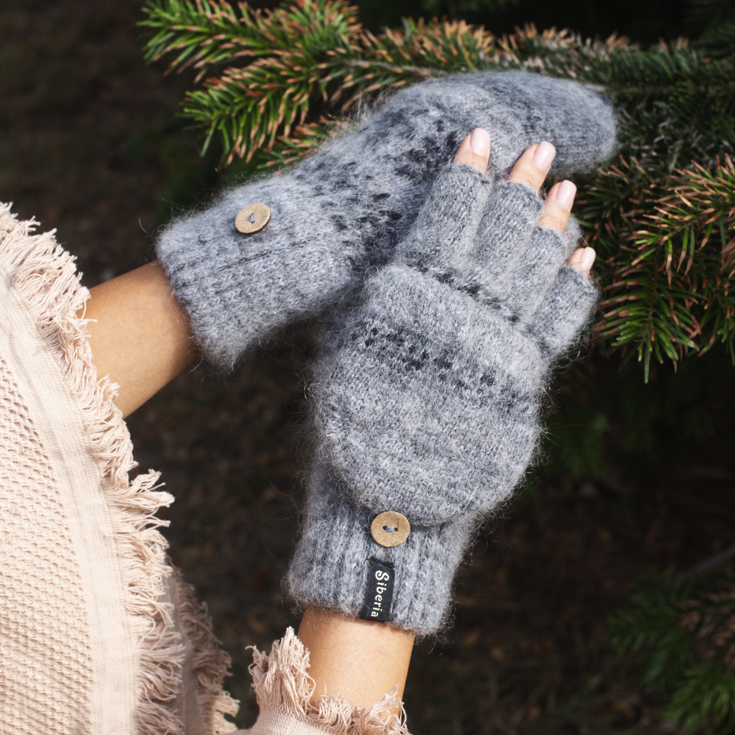 sm-image-1254957811e14feeaec5d7fe Women's Midnight Veil Goat Wool Mitten Gloves