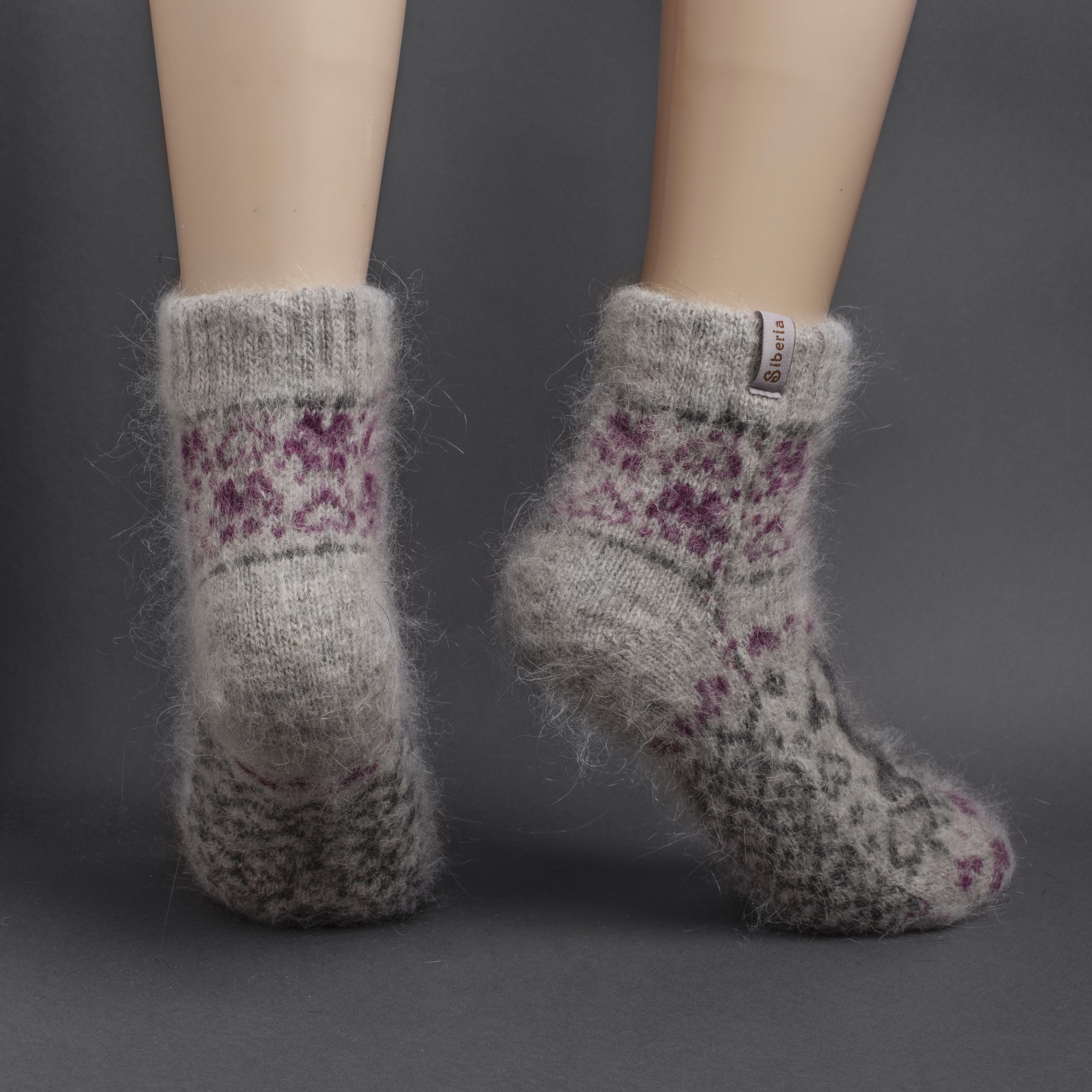 sm-image-16e751fee136884a276c2d79 Women's Kittie Love Goat Wool Low-Cut Socks