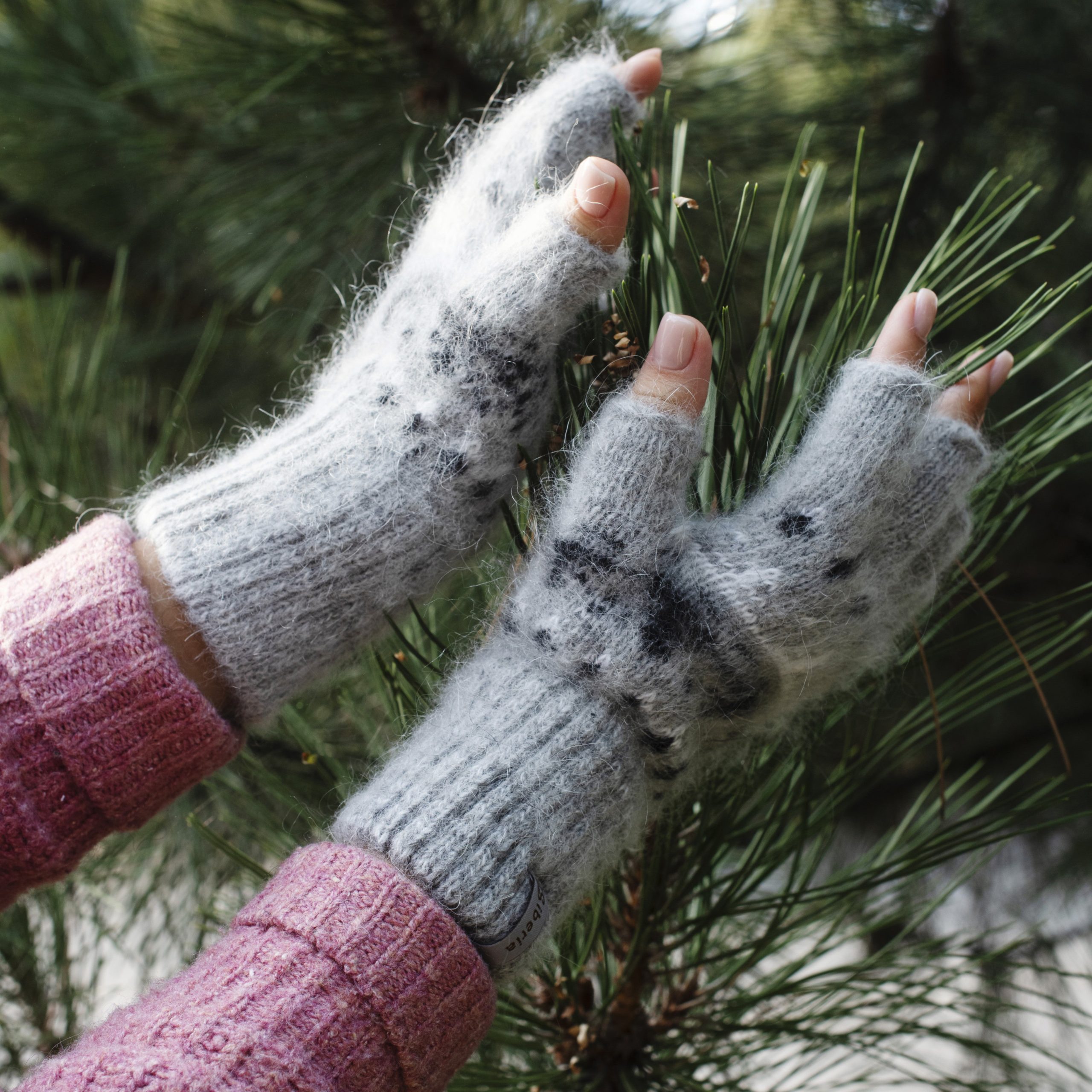 sm-image-17f15d05f5a9b9c78b7525ec Women's Forest Reflection Goat Wool Fingerless Gloves