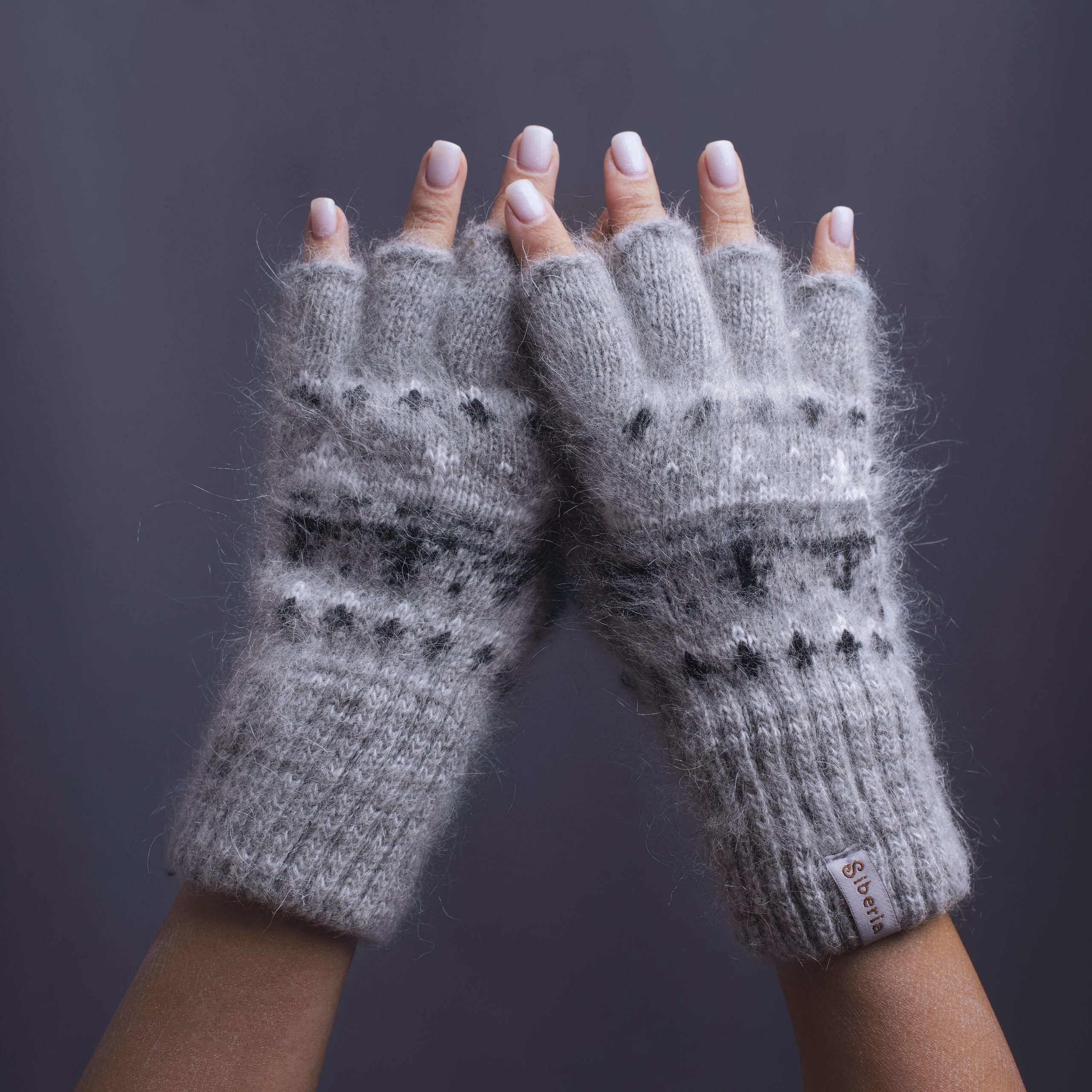 sm-image-2ba7854ef742c0a89915b7ad Women's Forest Reflection Goat Wool Fingerless Gloves