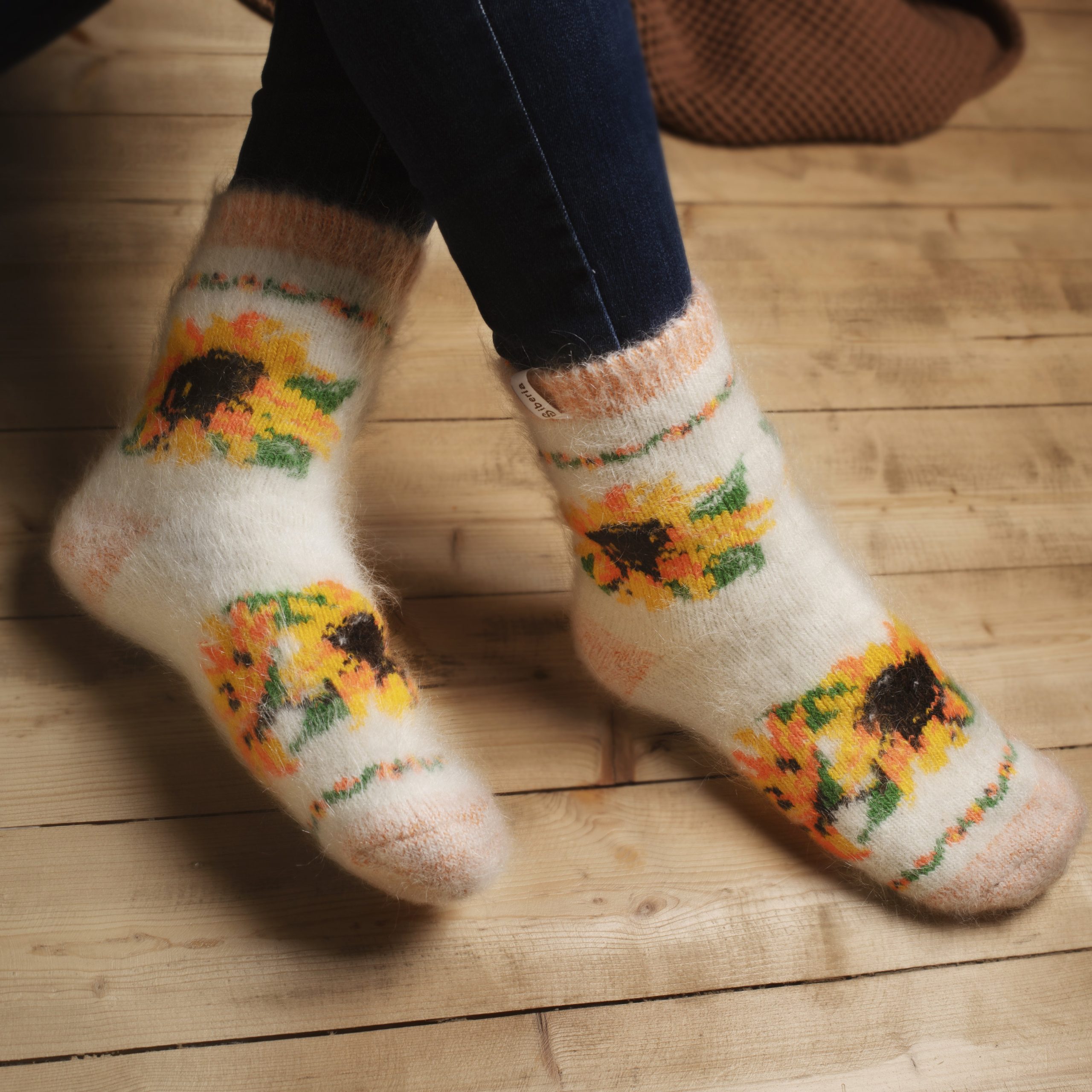 sm-image-2bfc9c9d81c3679337167508 Women's Winter Sunshine Thick Goat Wool Crew Socks