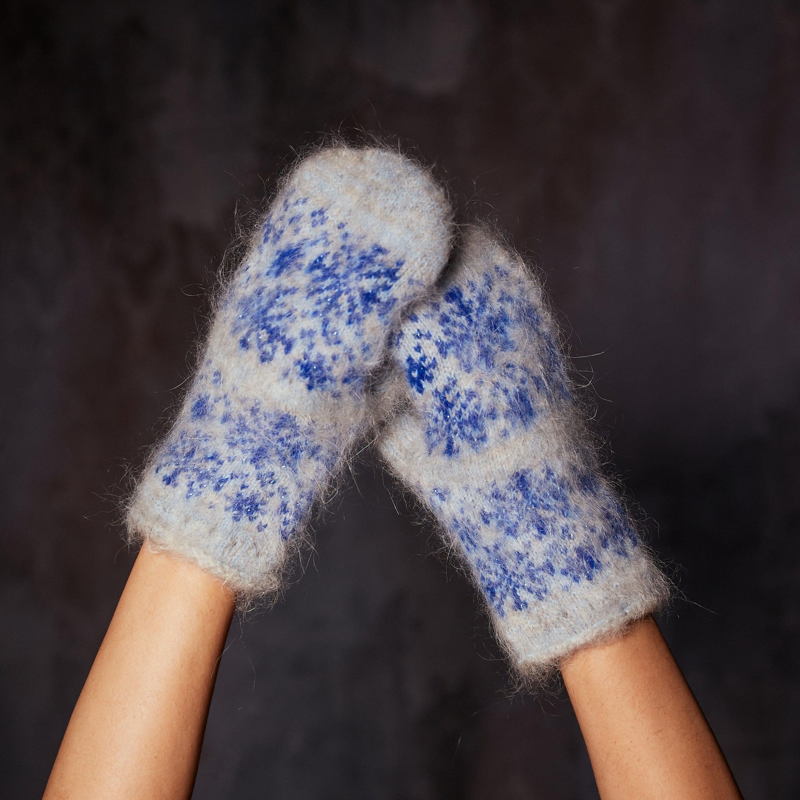 sm-image-3072cec5a3ef183656be2926 Women's Crystal Frost Non-Binding Goat Wool Mittens