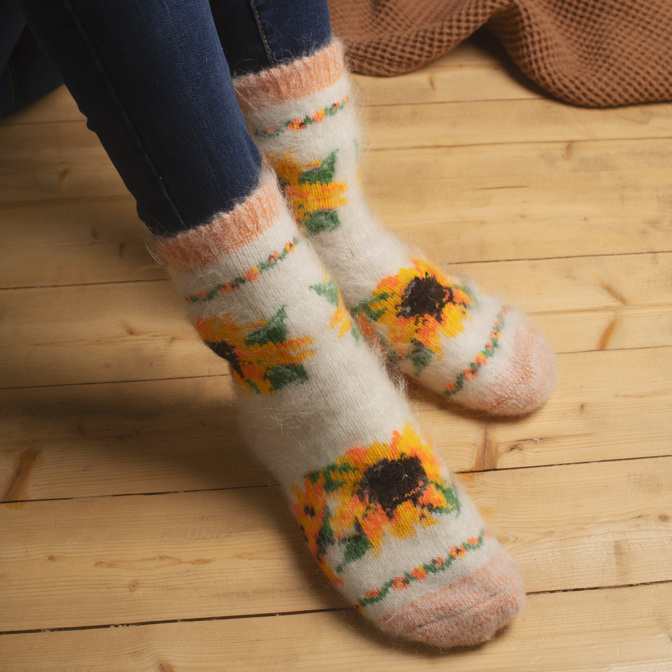 sm-image-3a427f090a1024f49d06c2c3 Women's Winter Sunshine Thick Goat Wool Crew Socks