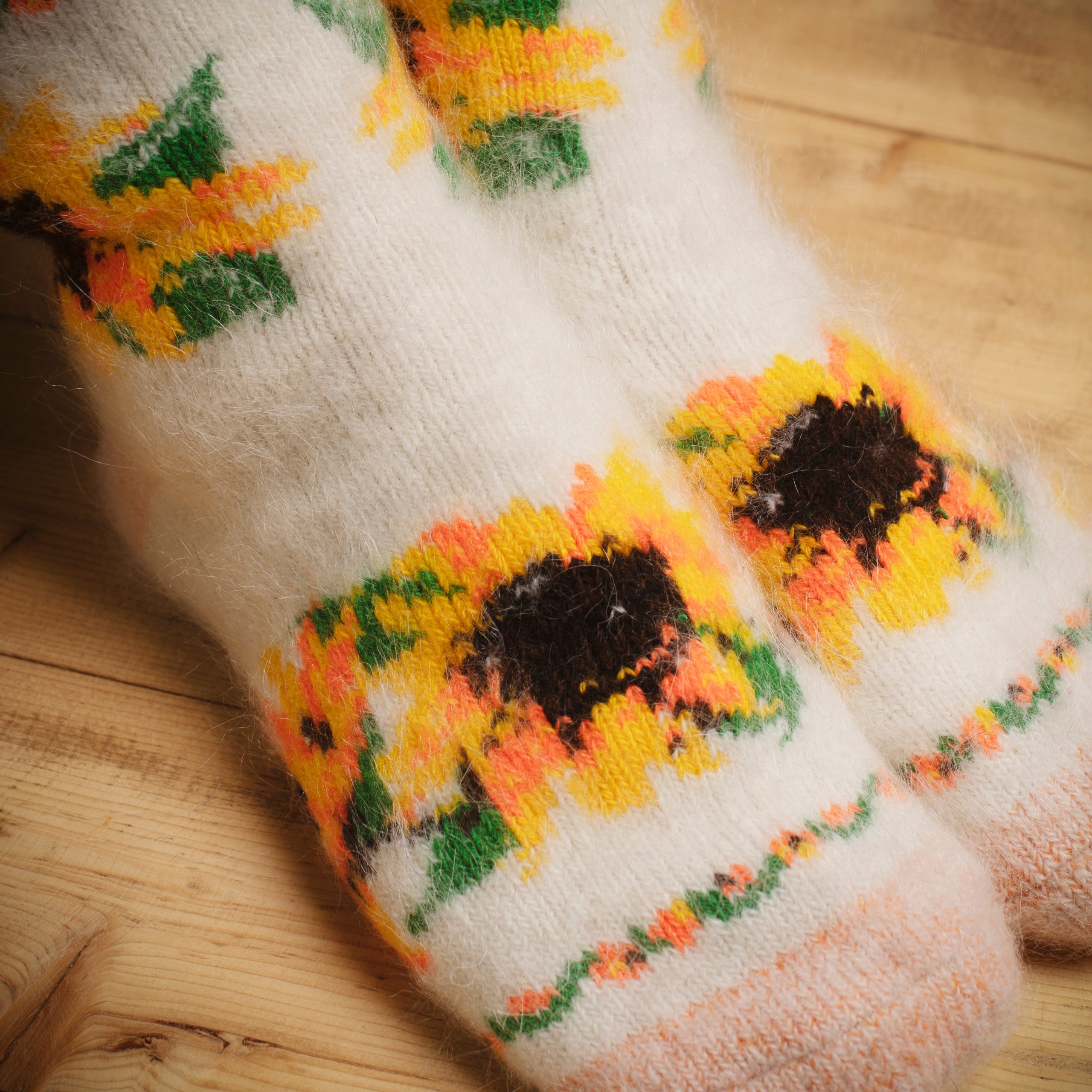 sm-image-42f5d7041a07a6c907530184 Women's Winter Sunshine Thick Goat Wool Crew Socks