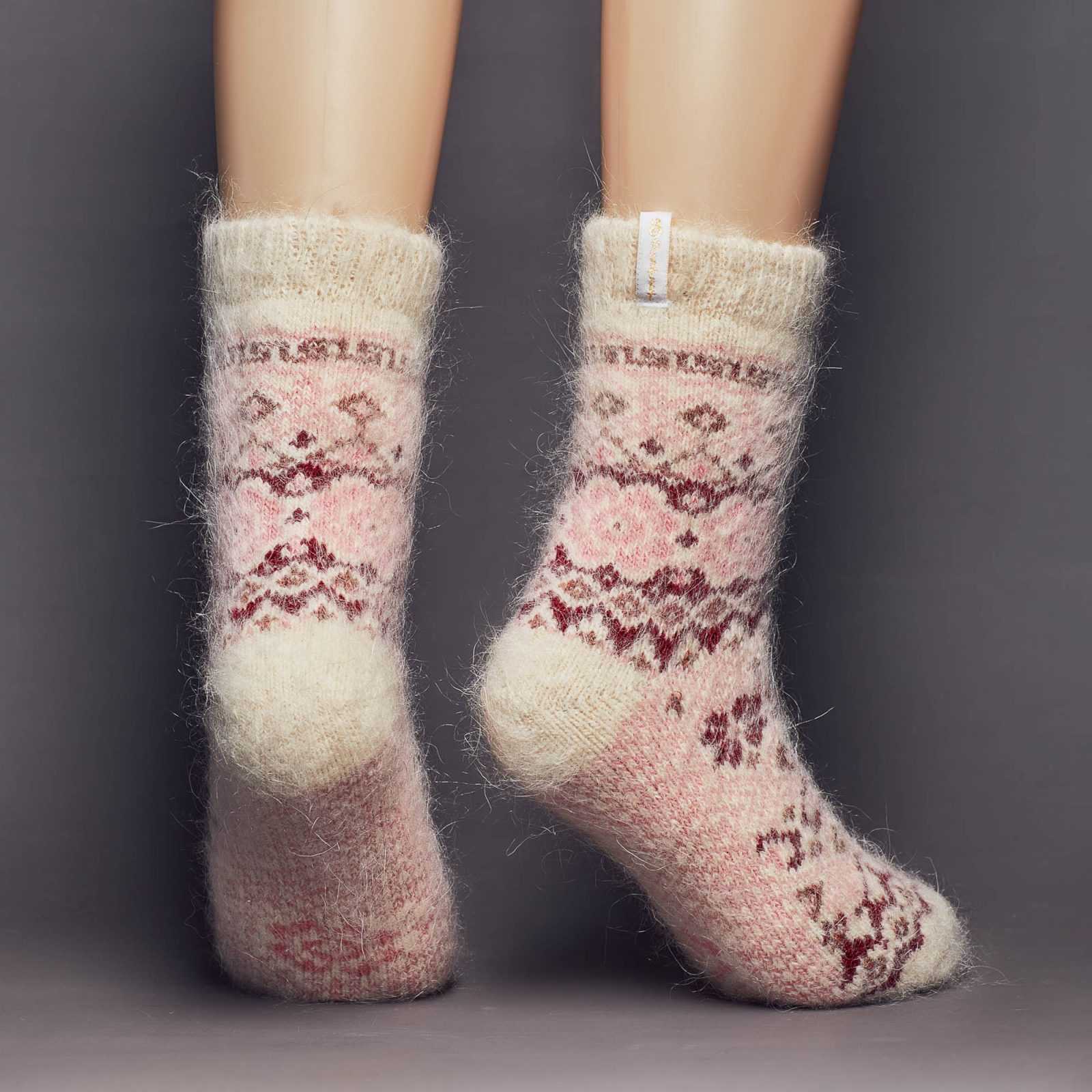 sm-image-47ff498a02969ef51053e435 Women's Cranberry Delight Goat Wool Thick Crew Socks