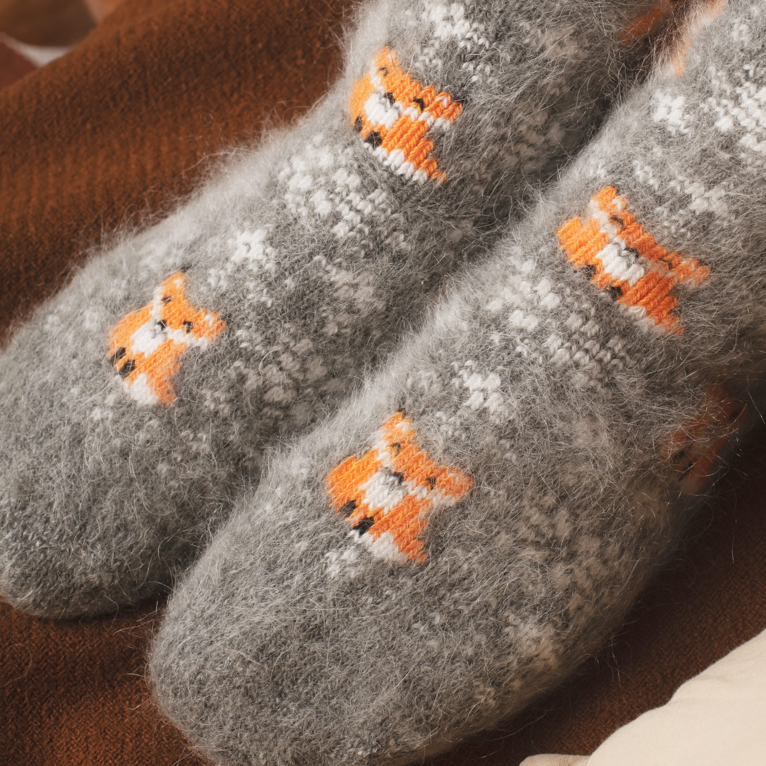 sm-image-593911e40d2b09c1be0af1ae Unisex Frisky Foxes Goat Wool Thick Crew Socks