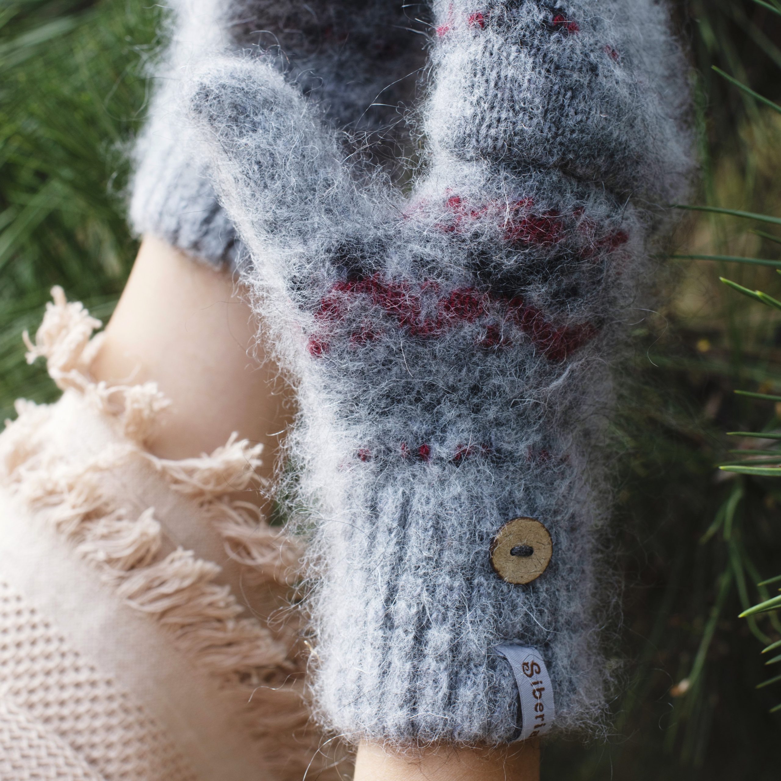 sm-image-5db9d49a9e87747a0613b0e5 Women's Geometric Charm Goat Wool Mitten Gloves