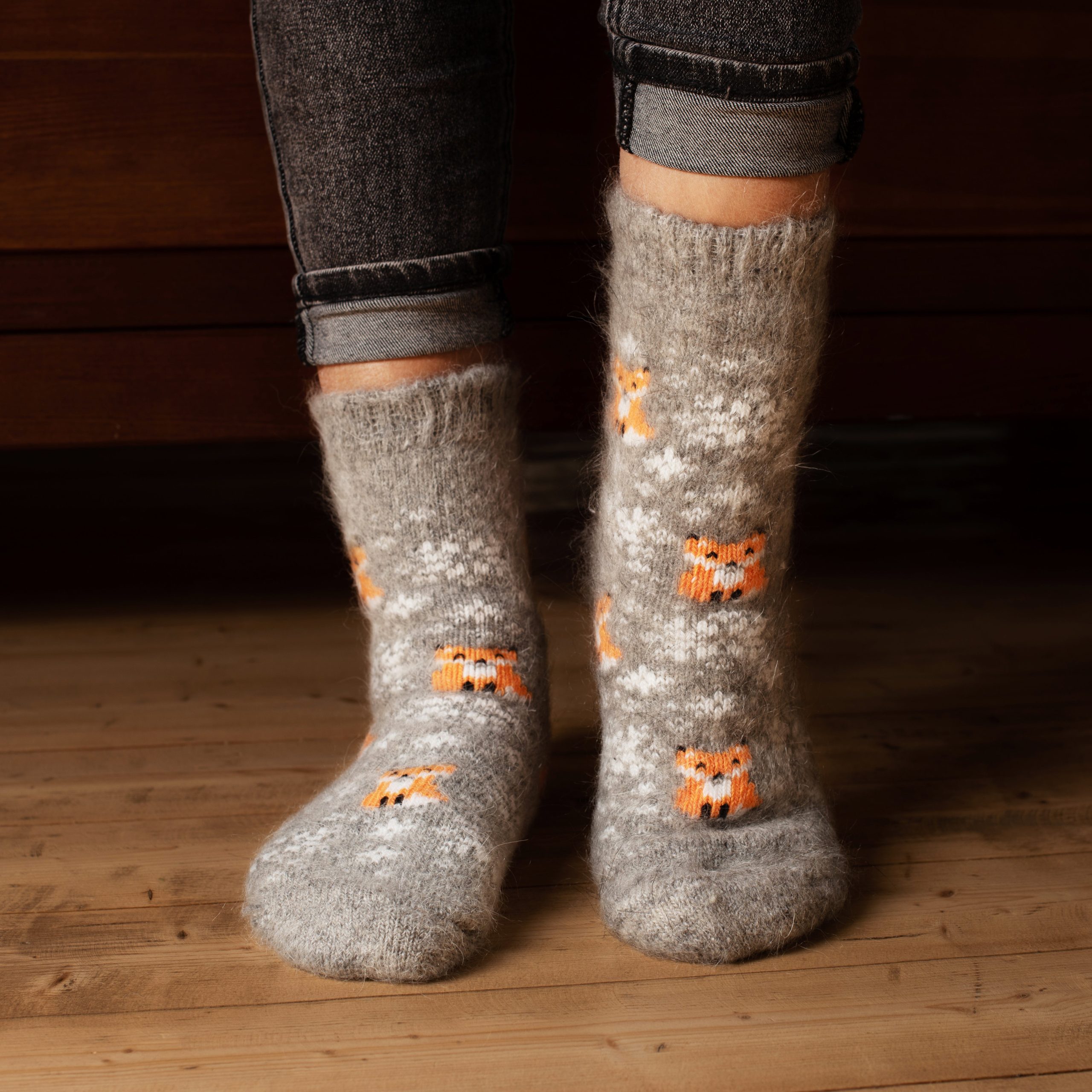 sm-image-61f12a89d487e78c402918b9 Unisex Frisky Foxes Goat Wool Thick Crew Socks
