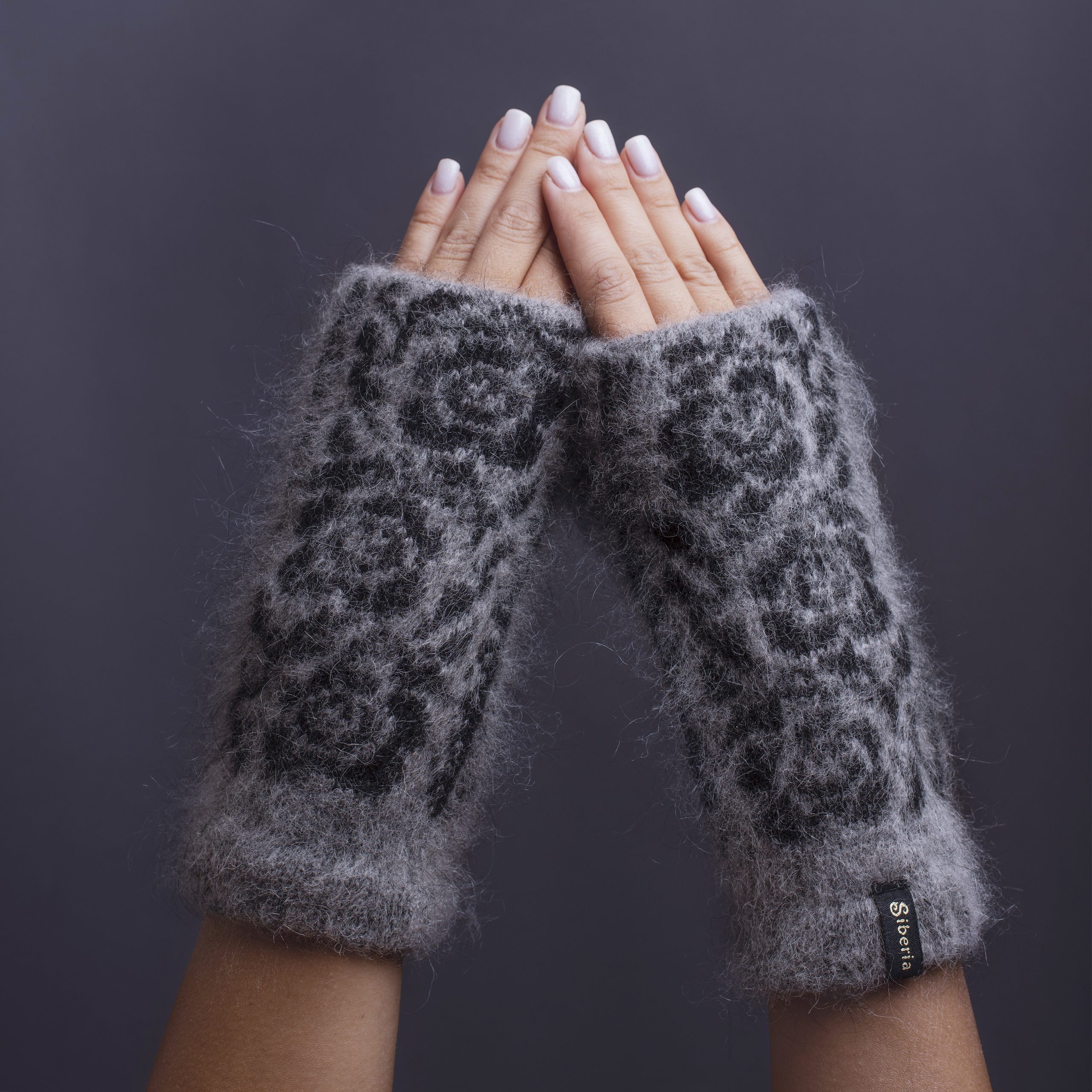 sm-image-62a13affa52e0de3991be5d0 Women's Midnight Bloom Goat Wool Fingerless Gloves