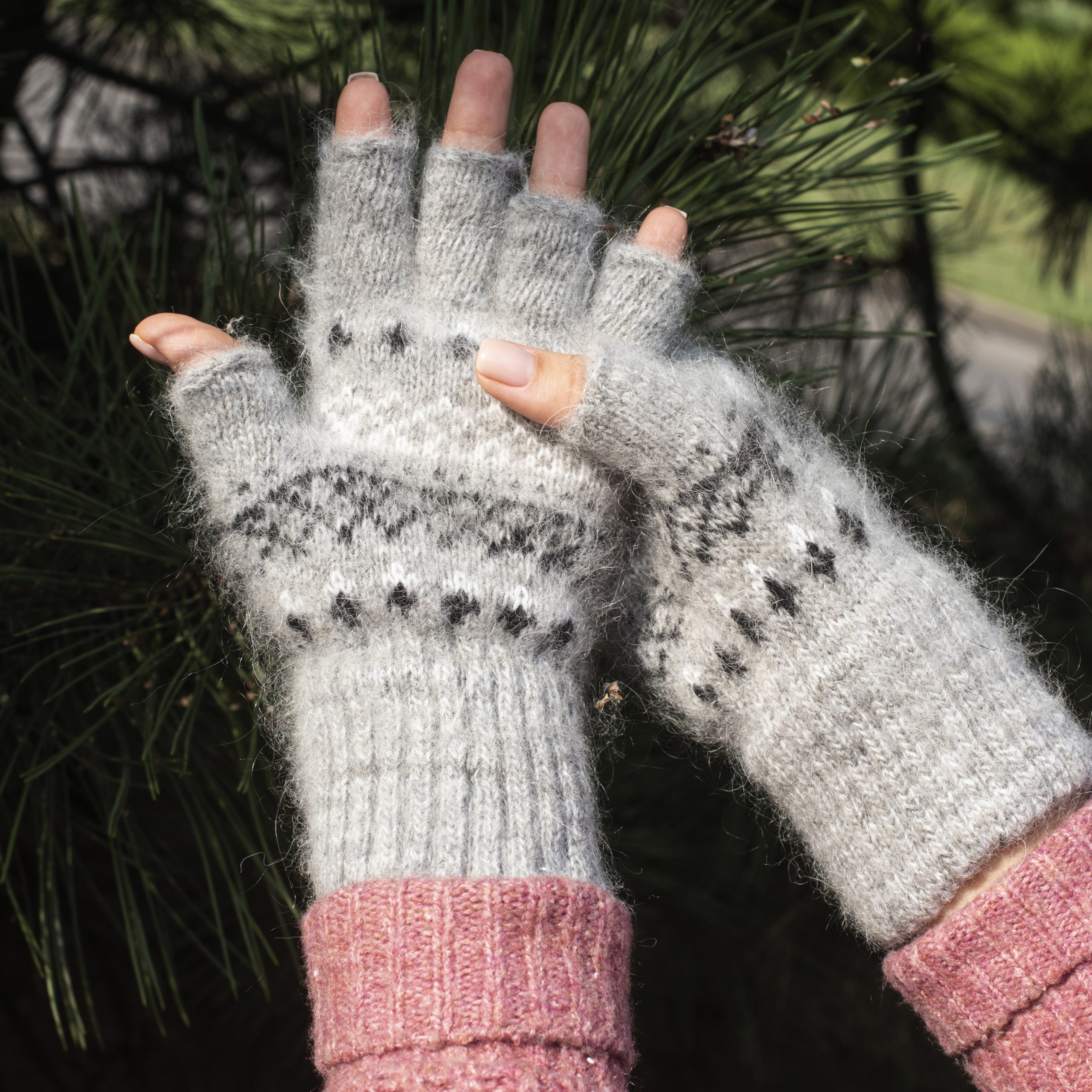 sm-image-6cd3fbfa1828228ac7cb8420 Women's Forest Reflection Goat Wool Fingerless Gloves