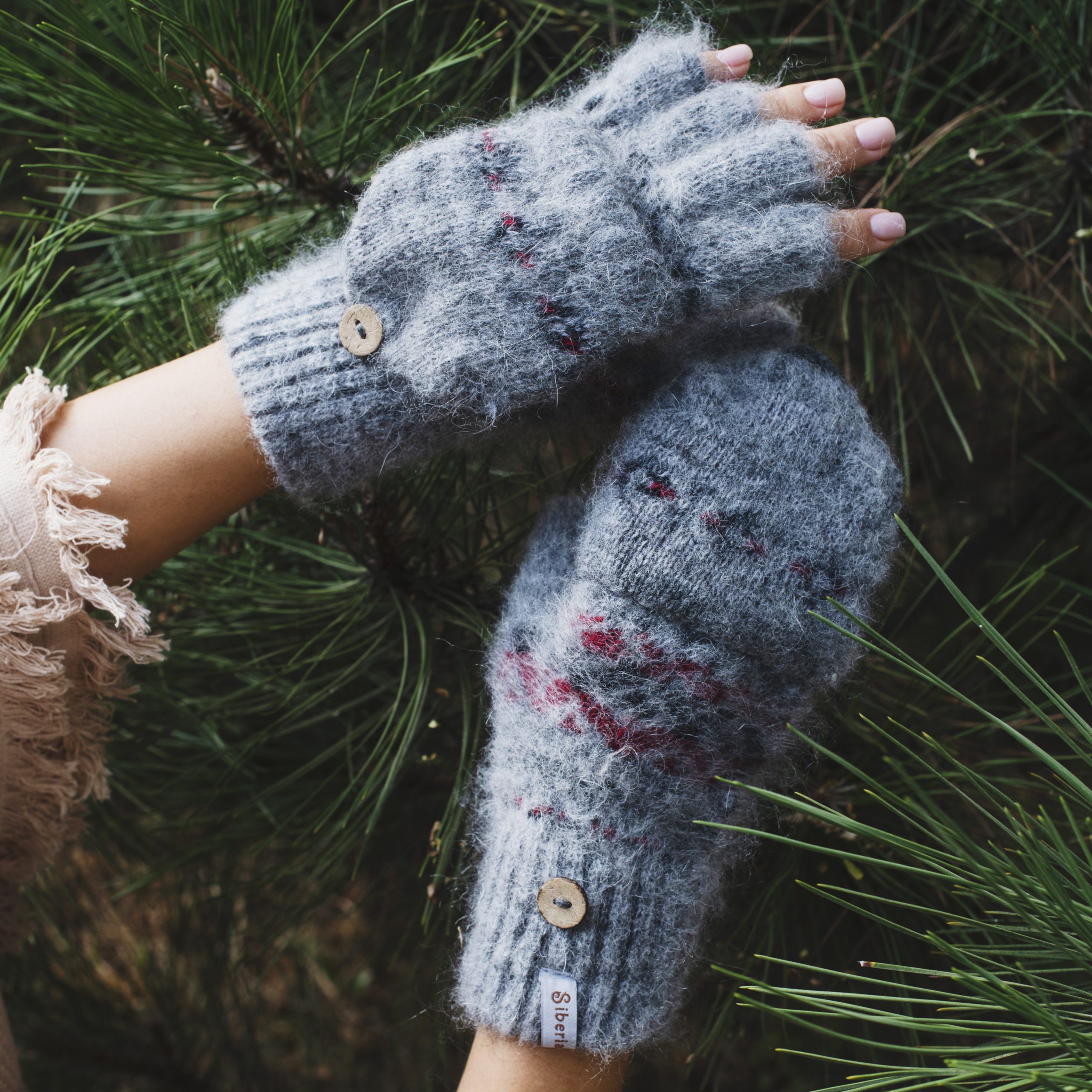 sm-image-7f3c3b3bfde1128bee7e9843 Women's Geometric Charm Goat Wool Mitten Gloves