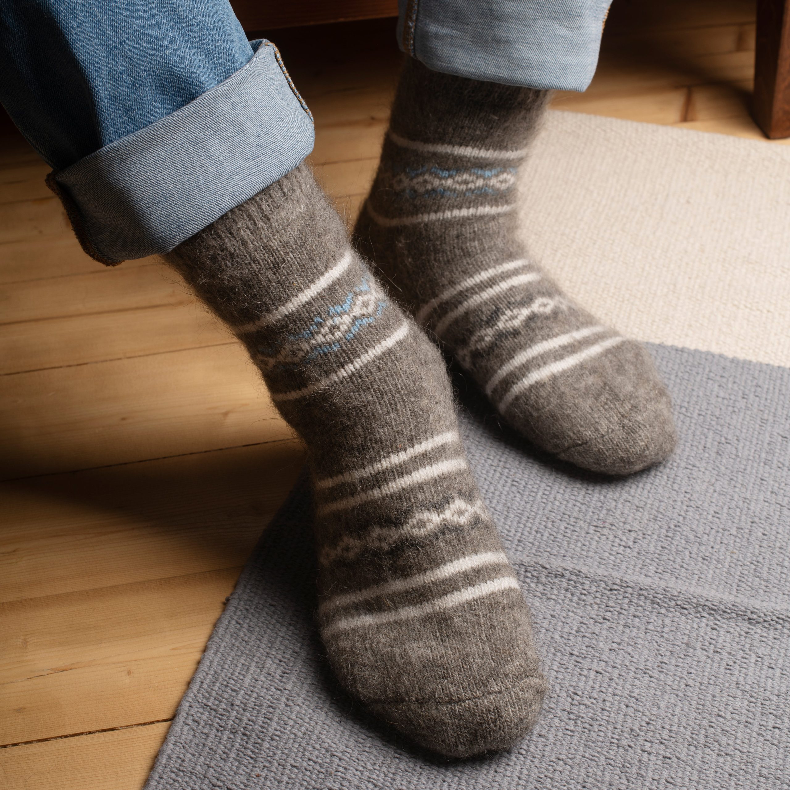 sm-image-982a57307a8a1cf7f1478c30 Unisex Arctic Fog Thick Goat Wool Crew Socks
