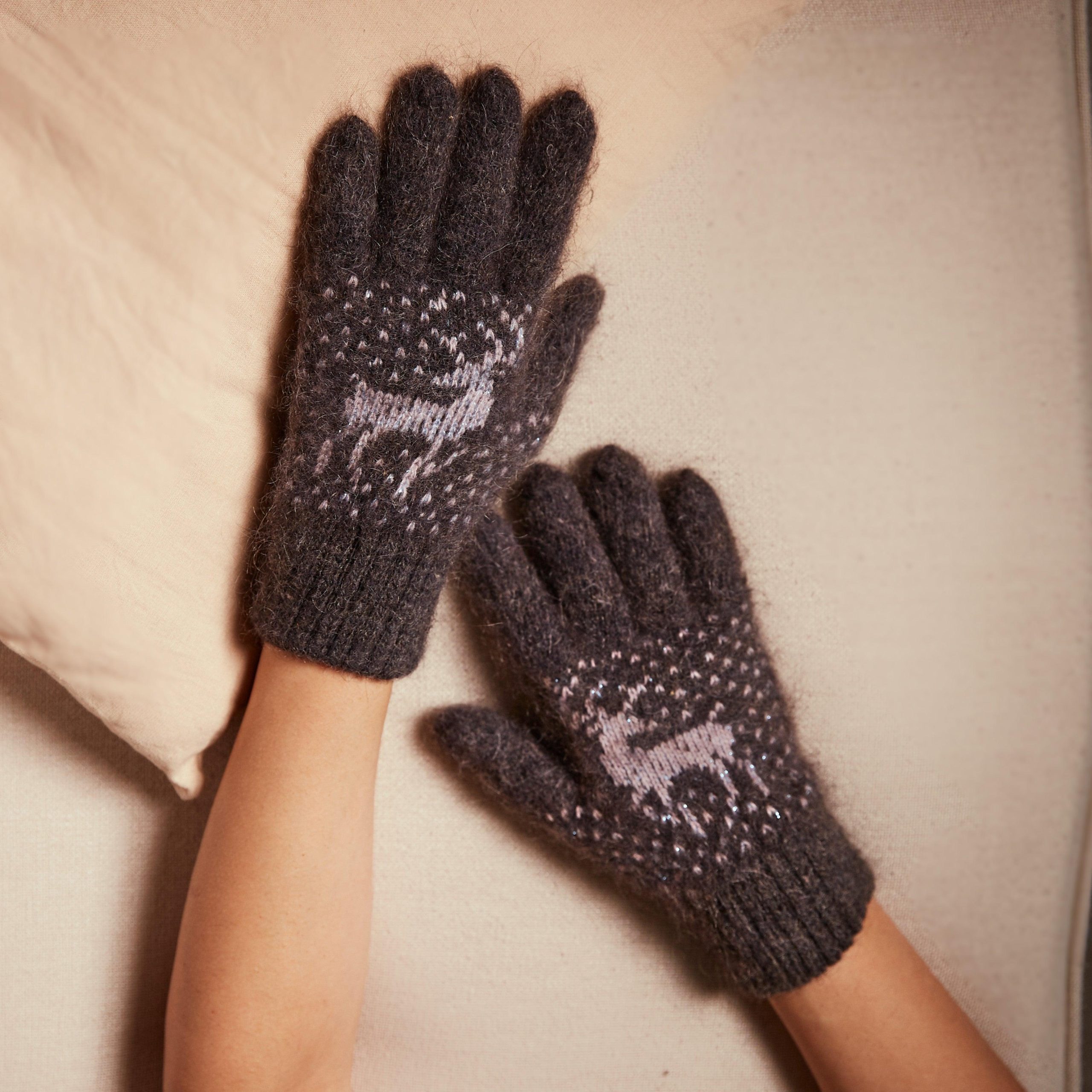 sm-image-a9d01de797594c7152ff39b4 Women's Snow Stag Goat Wool Gloves