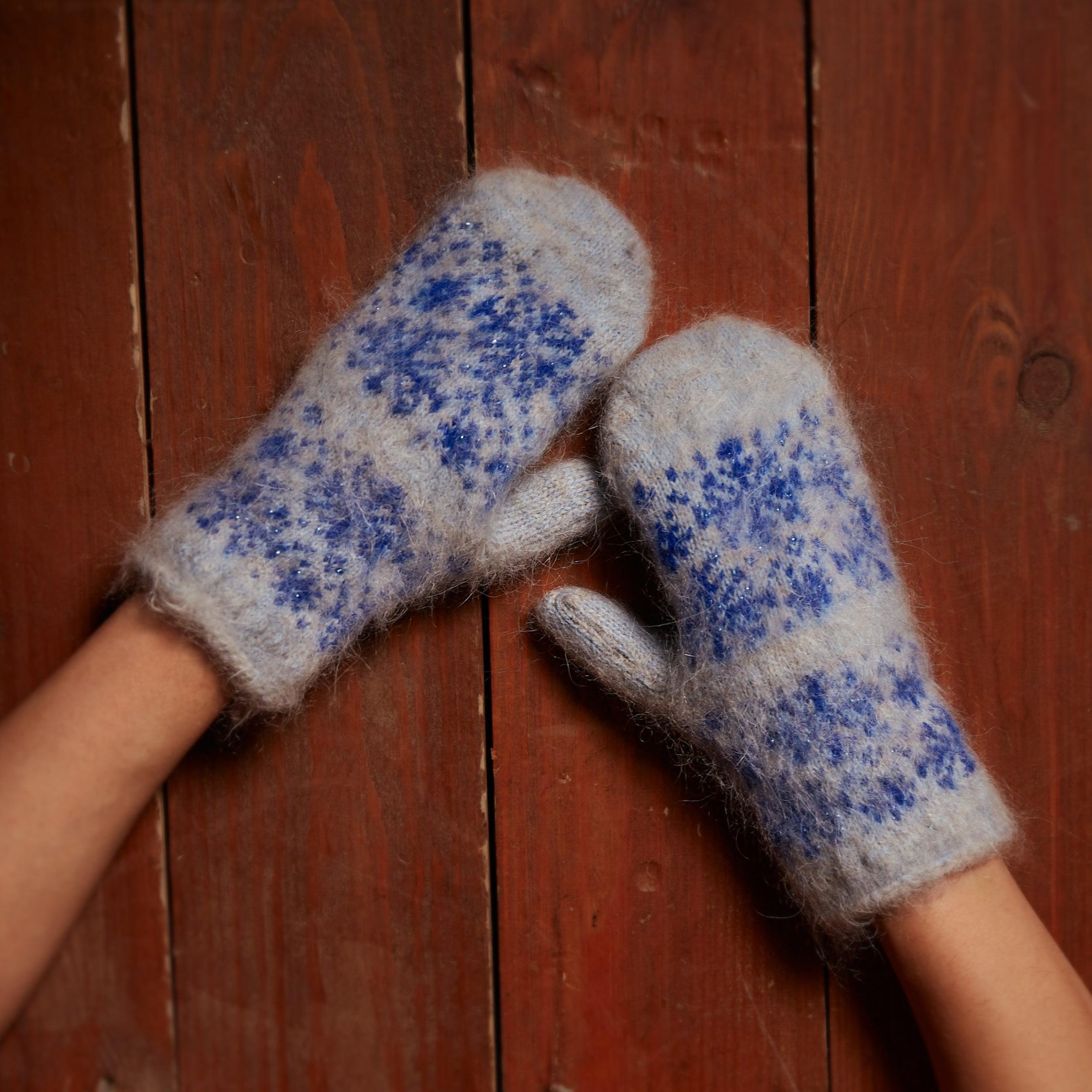 sm-image-ad73b832ac0a1a107758168f Women's Crystal Frost Non-Binding Goat Wool Mittens