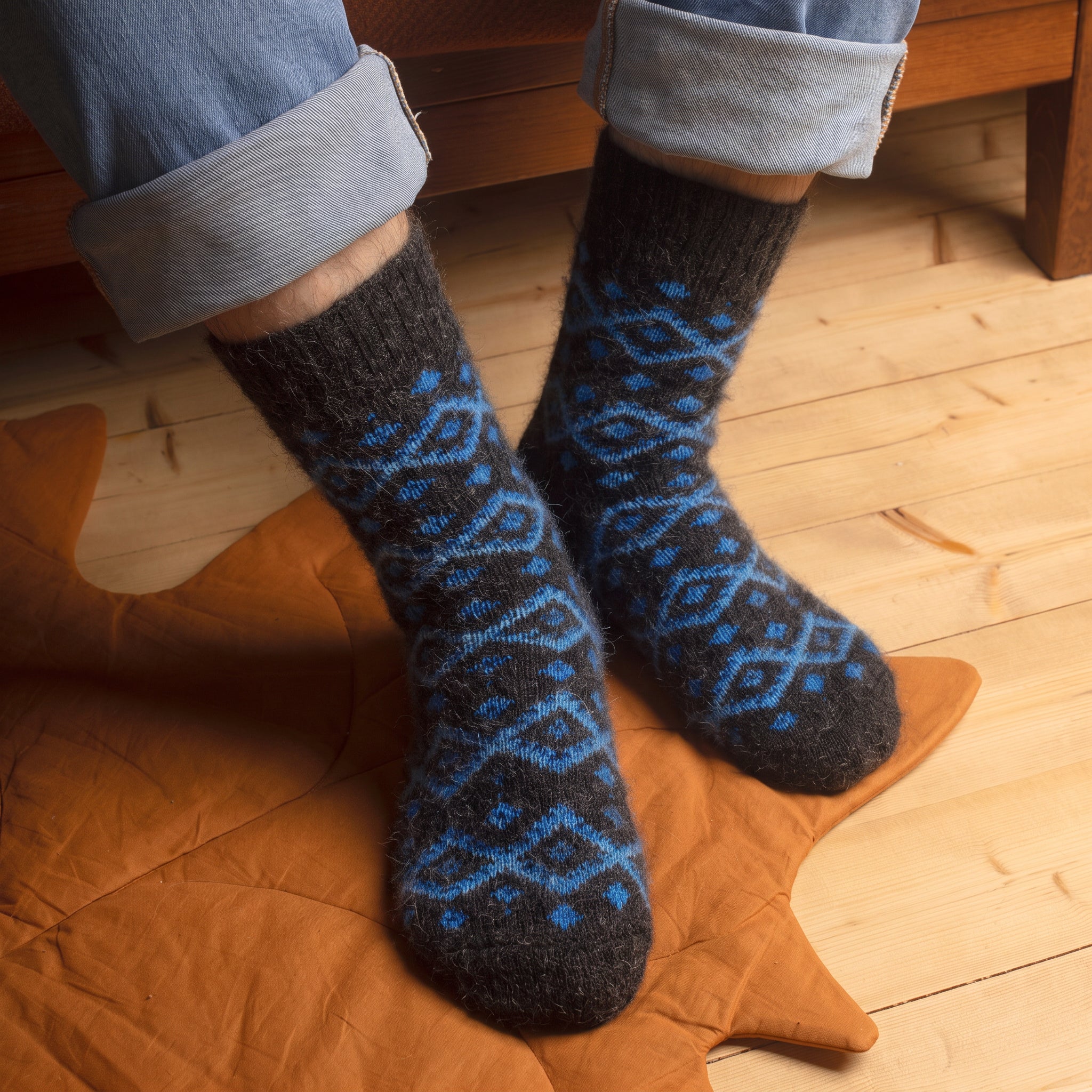 sm-image-ae103f8eaad21a37d35e18c7 Men's Black Diamond Goat Wool Crew Socks