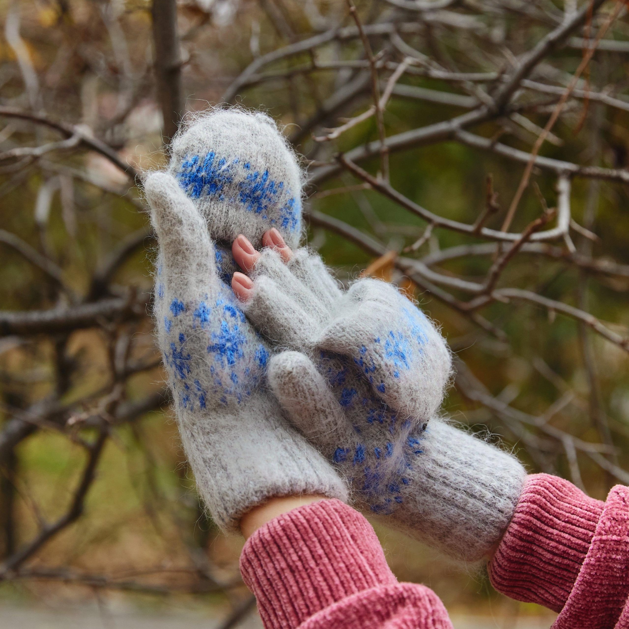 sm-image-b7df430511f07f25628a1782 Women's Blue Blizzard Goat Wool Mitten Gloves