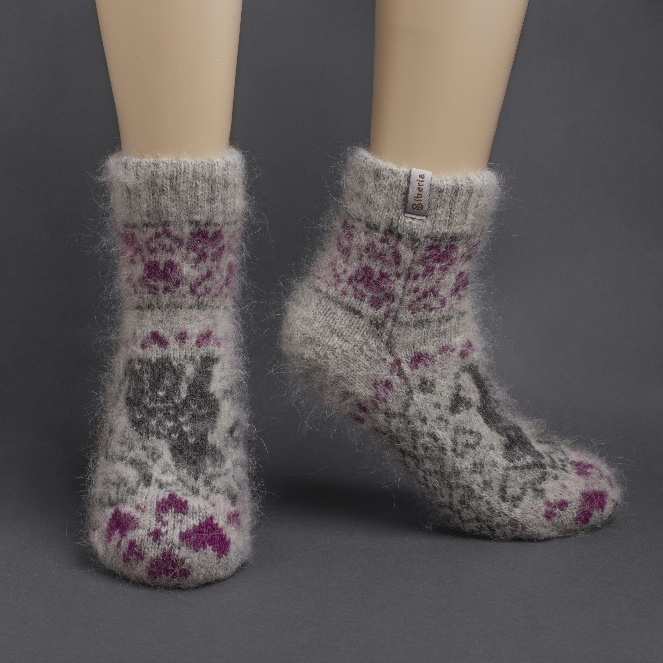 sm-image-c5b7b4a112317eb611f3cb4d Women's Kittie Love Goat Wool Low-Cut Socks