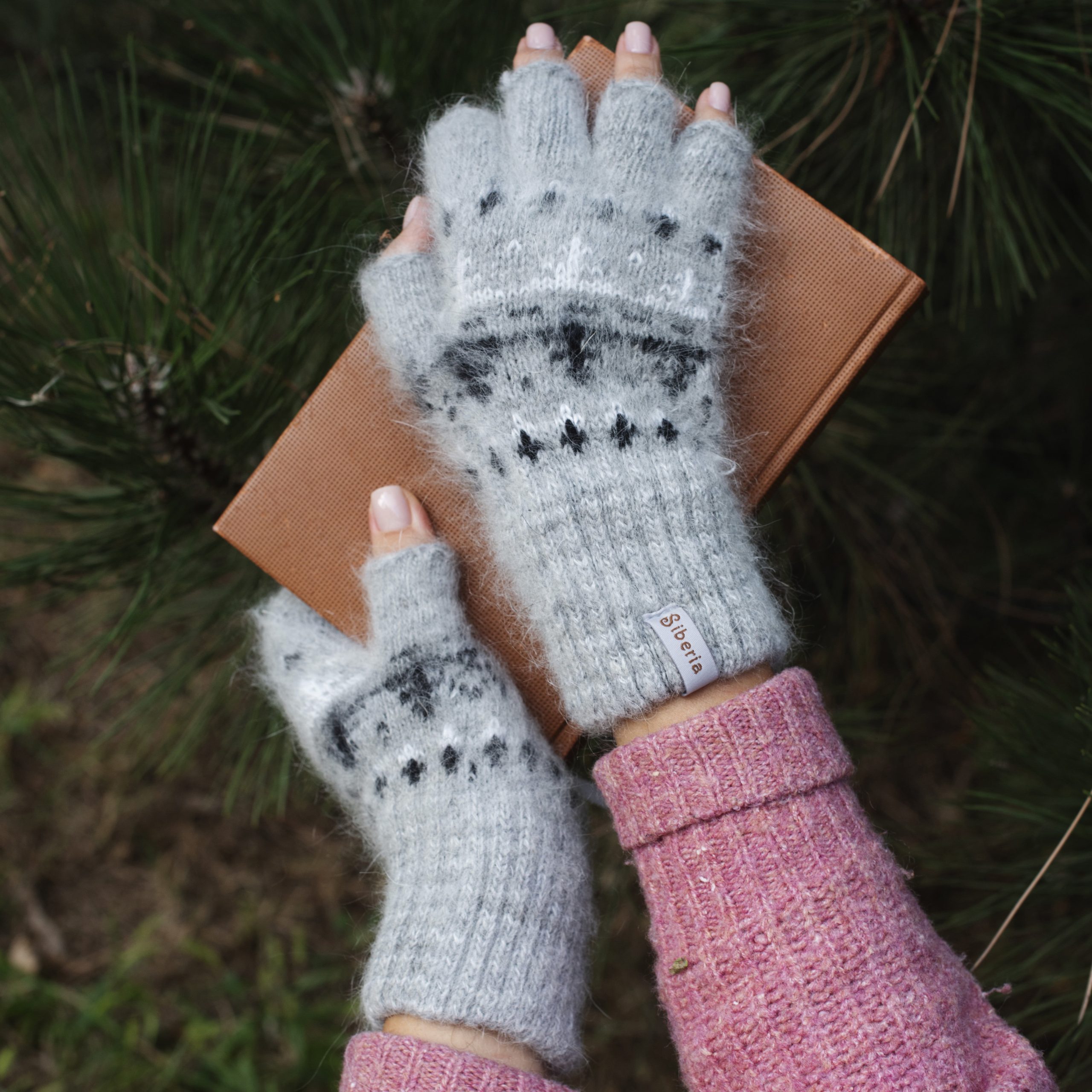sm-image-cd3e13ee89f73730ac871038 Women's Forest Reflection Goat Wool Fingerless Gloves