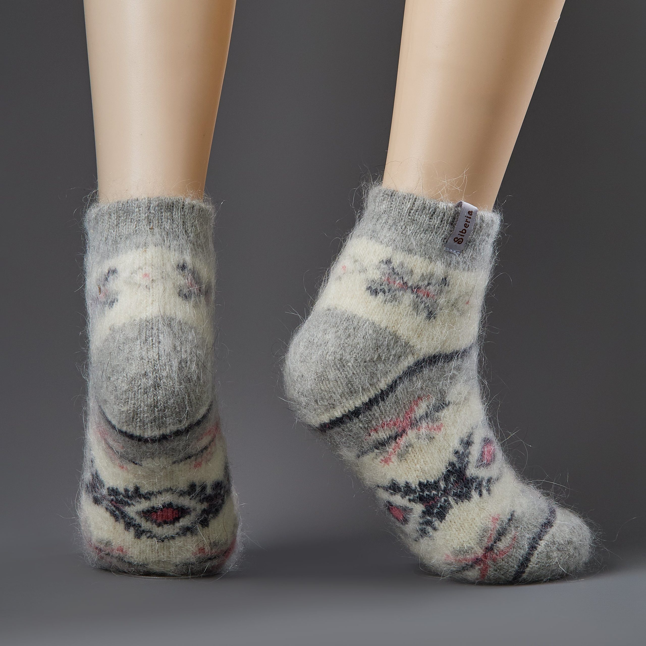sm-image-e5e893859338a237372f3933 Women's Cozy Romance Goat Wool Low-Cut Socks