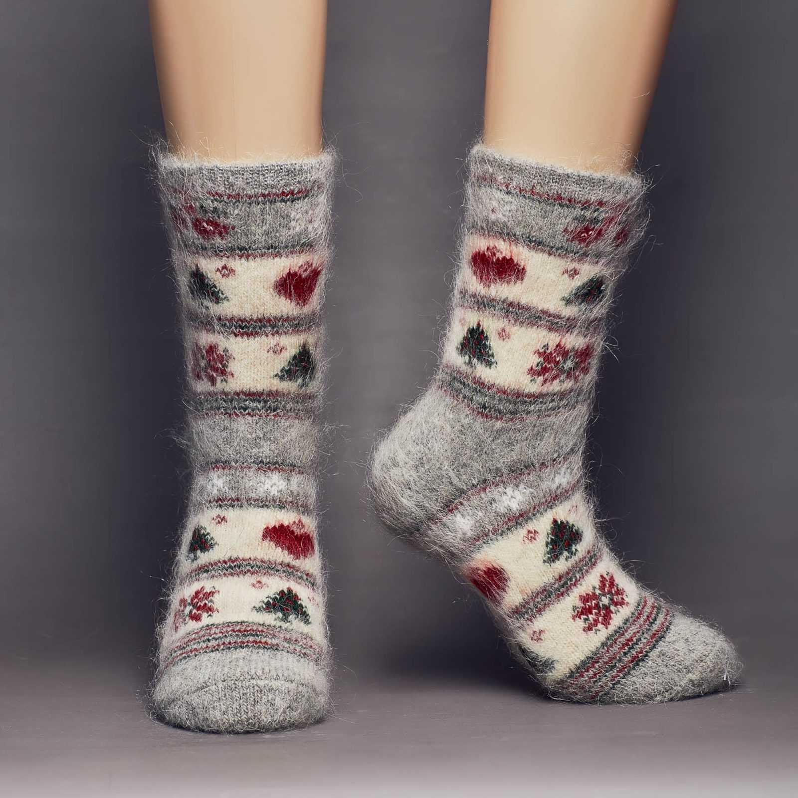 sm-image-e670d92d0287b9e9c414fb66 Unisex Season’s Cheer Thick Goat Wool Crew Socks