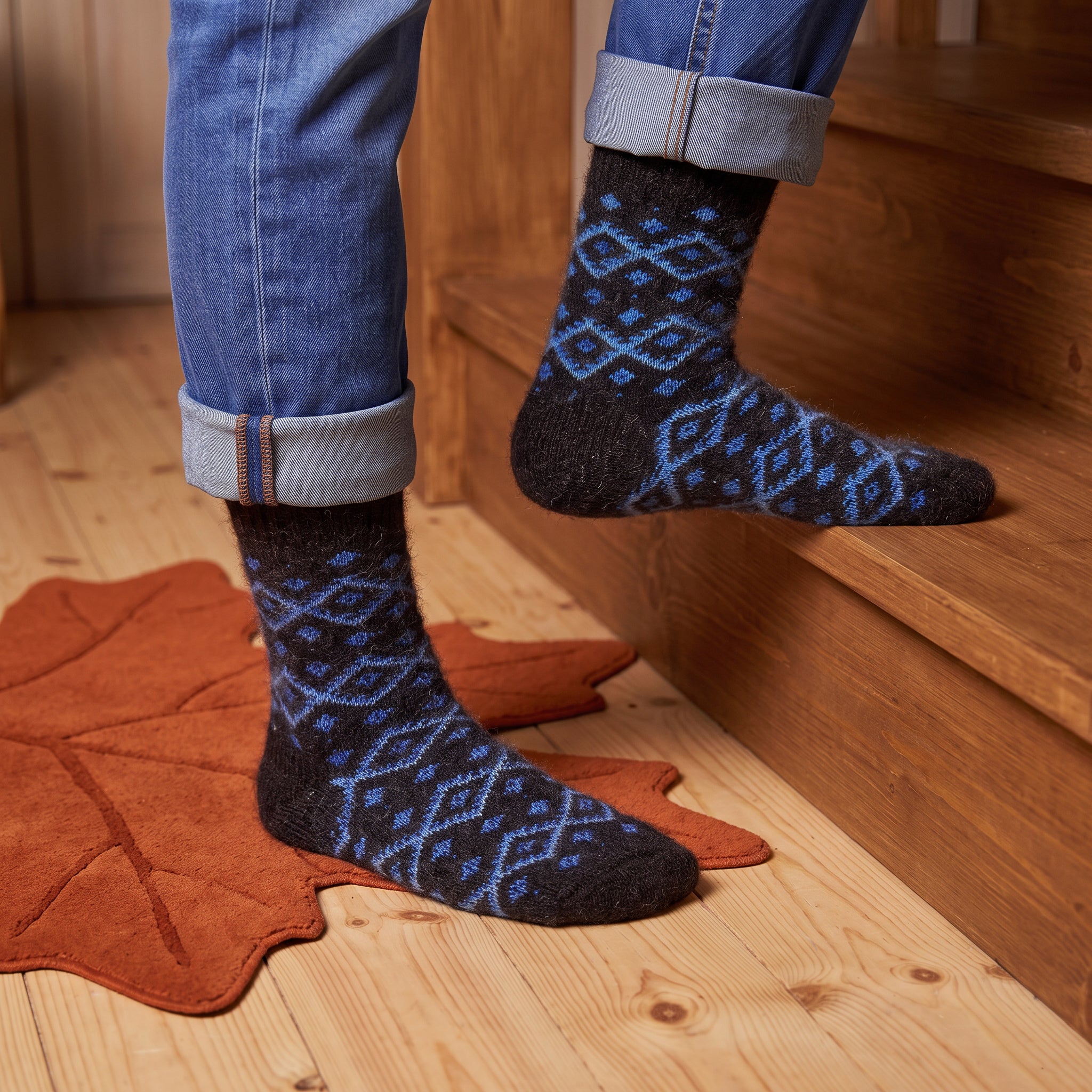 sm-image-e6a94237b6b2043480ba3227 Men's Black Diamond Goat Wool Crew Socks
